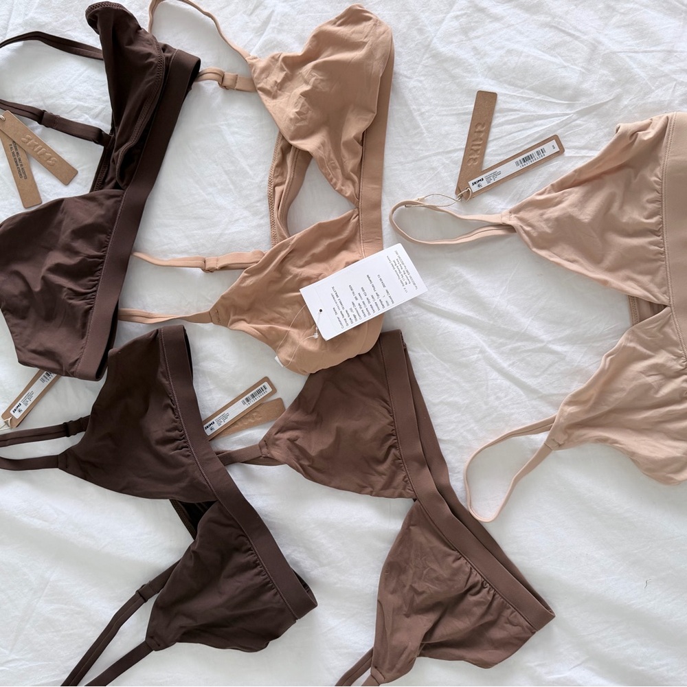 SKIMS Seamless Triangle Bralettes in Multiple colors and sizes!